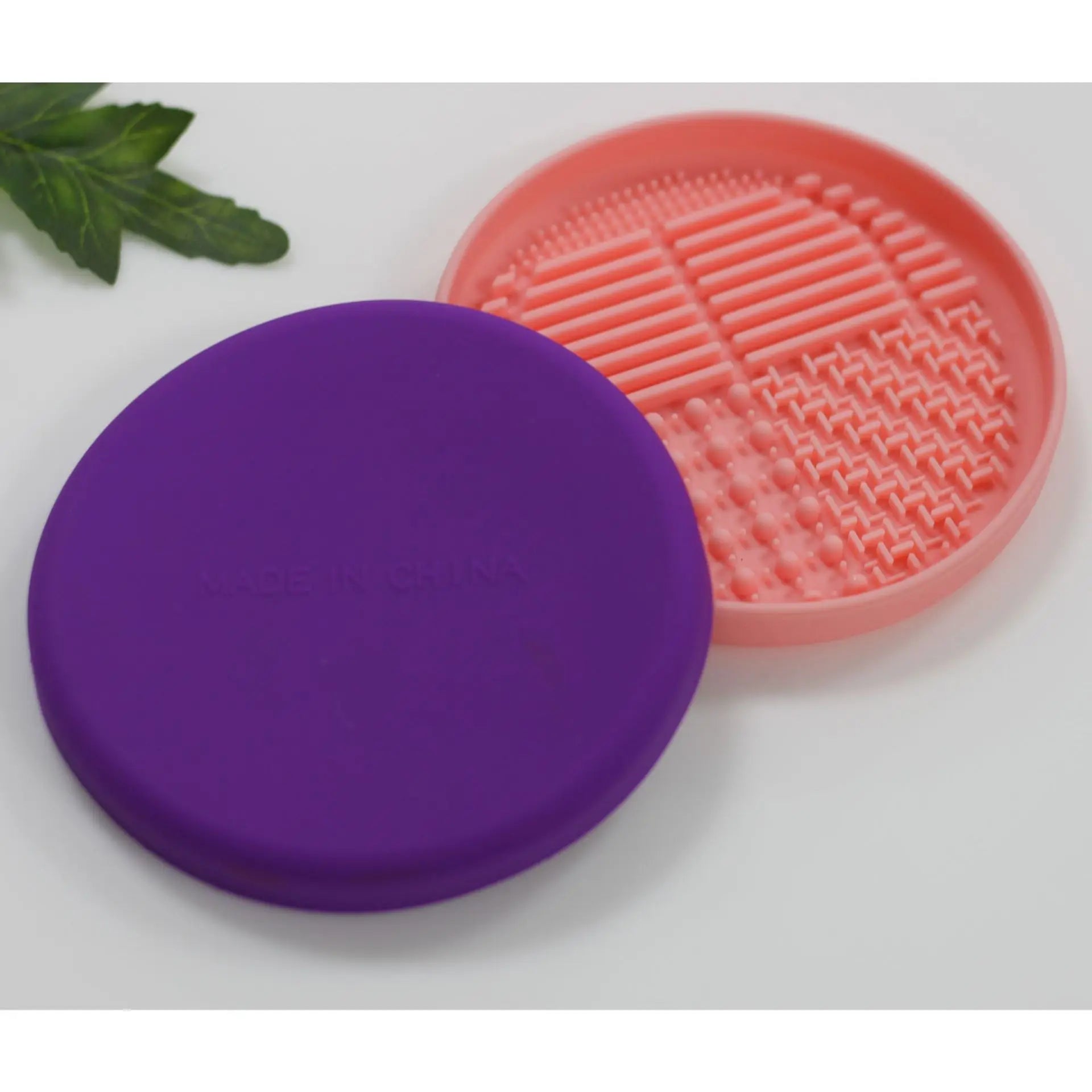 Pet supplies Slow Food  Bowl Cat Anti-Knockover Anti-Slip Food Bowl Puppy Anti-choking Silicone Toy Food Plate